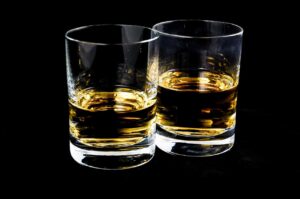 婚活キャンプでのアルコール提供量はどのくらいが理想？
