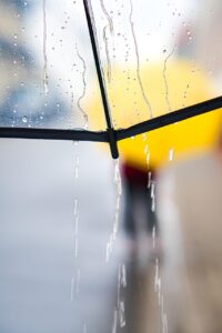 キャンプで婚活を成功させるための雨対策は？
