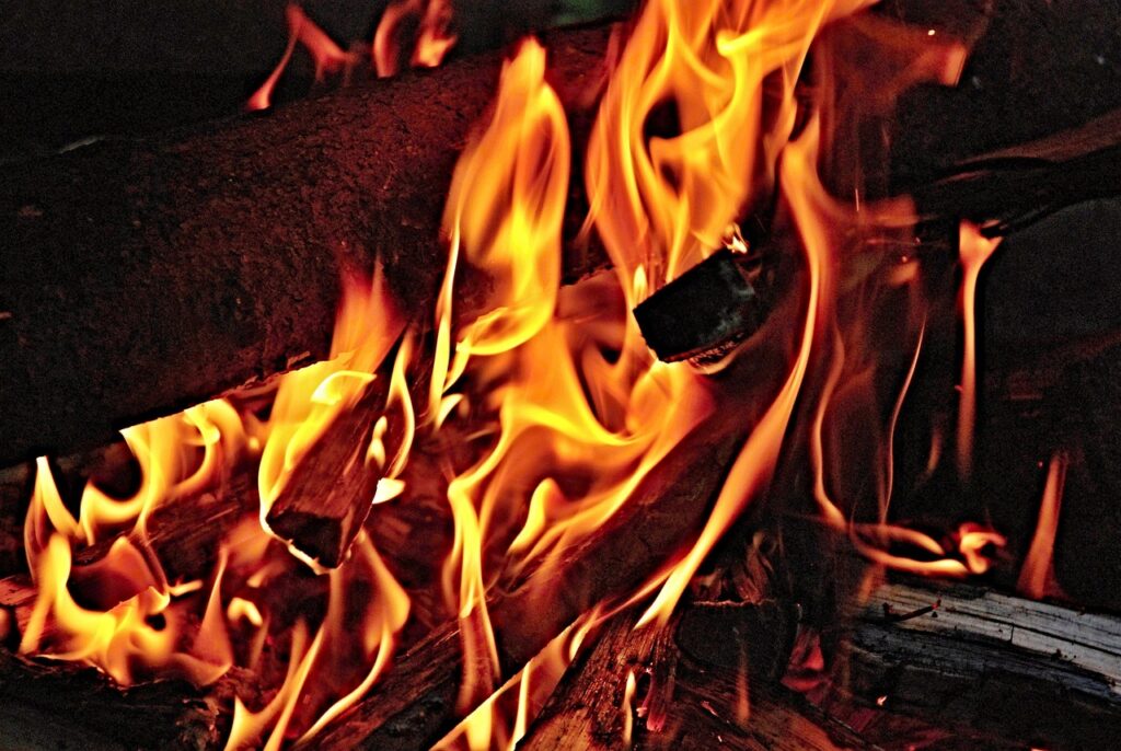 焚き火が恋愛に与える効果とは？