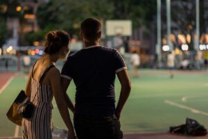 キャンプデートに最適な服装は女性にとってどう選ぶ？